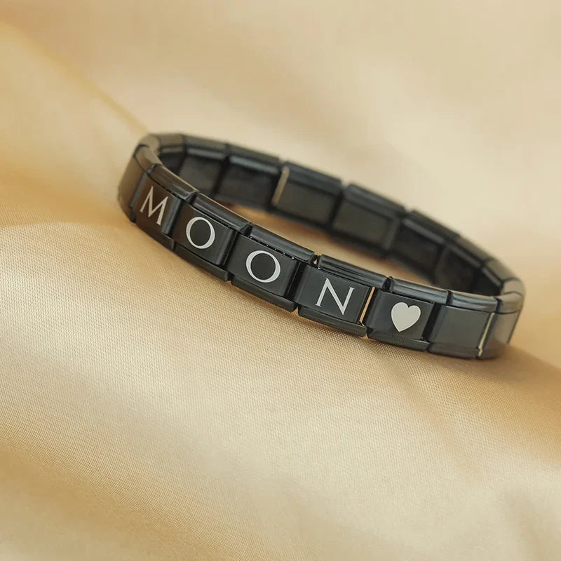 Charm Italiano Plano - Iniciales Contraste (Blanco sobre Negro)