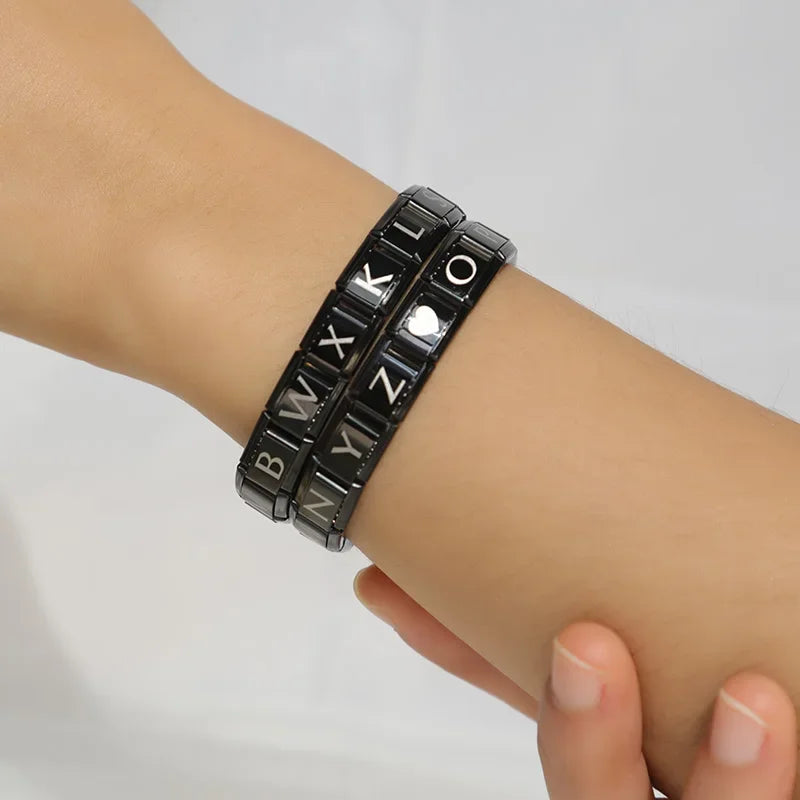 Charm Italiano Plano - Colección "Black Edition" (Letras Blancas y Símbolos)