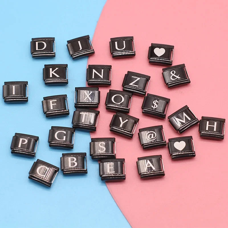 Charm Italiano Plano - Colección "Black Edition" (Letras Blancas y Símbolos)